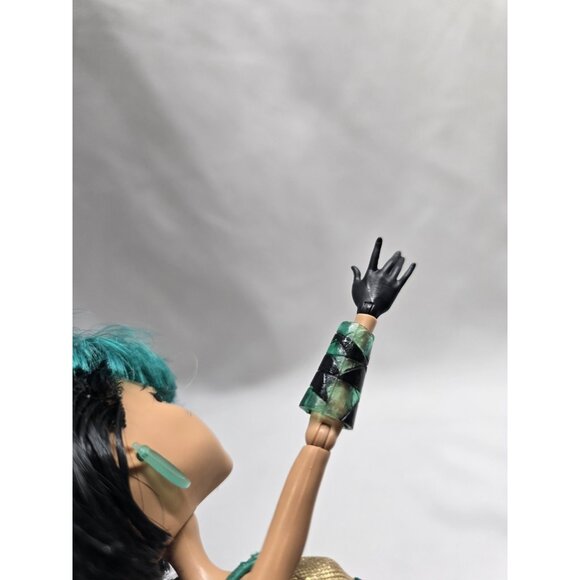 Monster High 2012 Skull Shores Cleo de Nile Doll- Black Hands - Picture 9 of 15